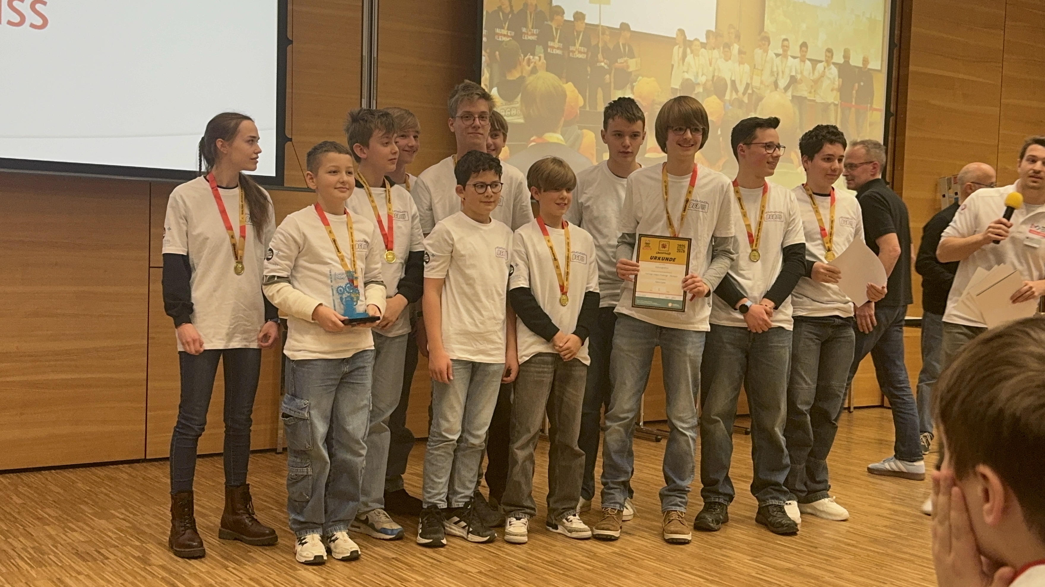 BGBots@WEISS ganz oben auf dem Podest